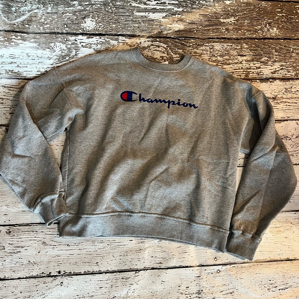 Champion Women’s Crewneck in Gray
